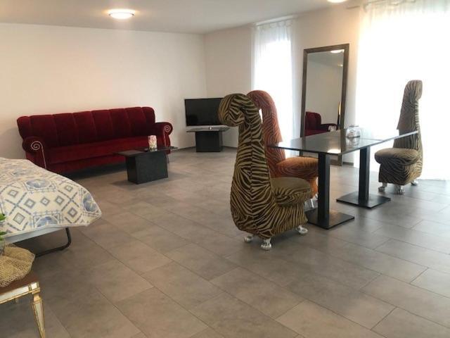 Hotel Hippel Krone Kerzers エクステリア 写真