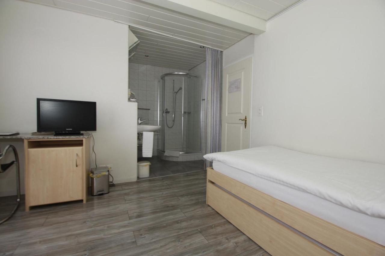 Hotel Hippel Krone Kerzers エクステリア 写真